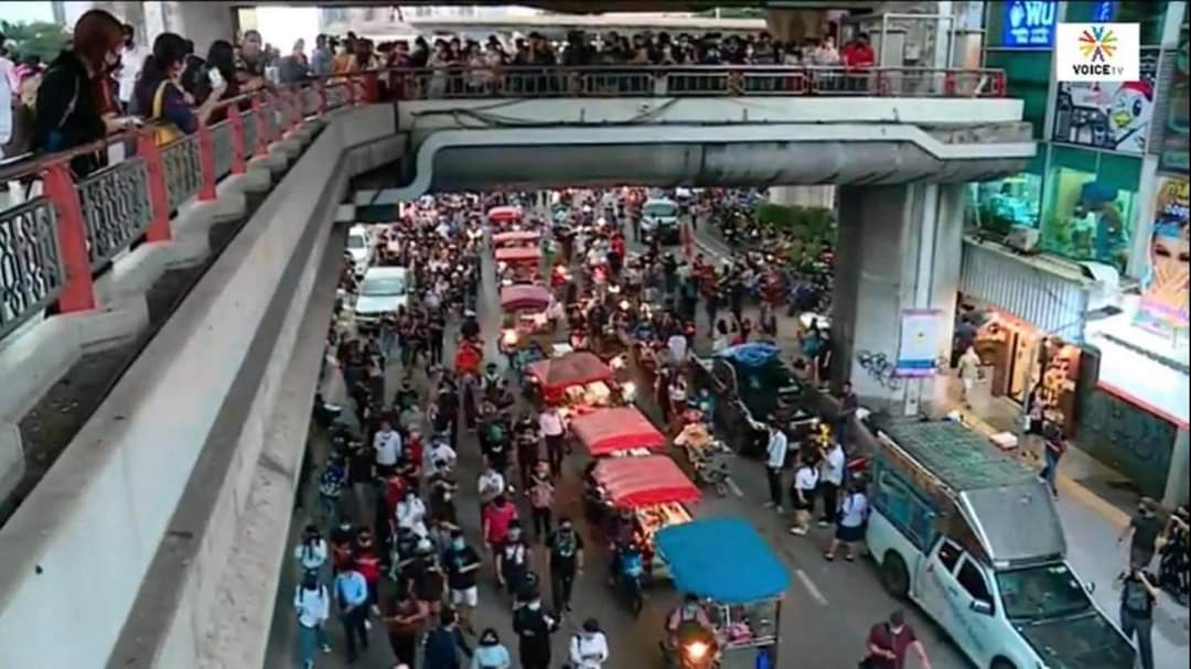 เคลื่อนแล้วๆๆ ซีไอเอนำทัพเอง ชอบภาพแบบนี้ 
ไม่อยากให้เครียด #ม็อบ21ตุลา