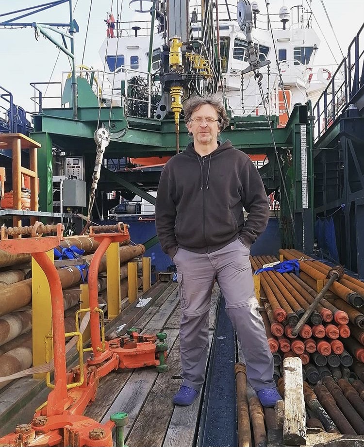 Fielders's tweet image. There are only 5 more days to send in your entries!

Here are our favourite shots so far! 📸

All you have to do is upload your most stunning work-place photo and use #imwithfielders, and you will be in with a chance to win a pair of Airpods! 

#geotechengineering #engineering