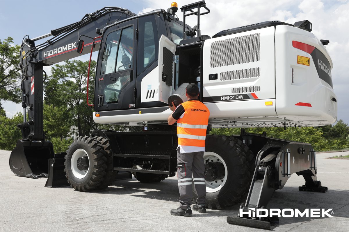 hidromek's tweet photo. Makine ile çalışmayı bıraktıktan hemen sonra yağının ya da suyunun boşaltılması ve filtre değişimi çok tehlikelidir. İş sağlığı ve güvenliği için sıcaklık azalıncaya kadar beklenmelidir. #beyazbaret

#HİDROMEK #işsağlığıvegüvenliği #lider #pazarlideri #güç #teknoloji #işmakinesi https://t.co/vEiJ7Ua4vl