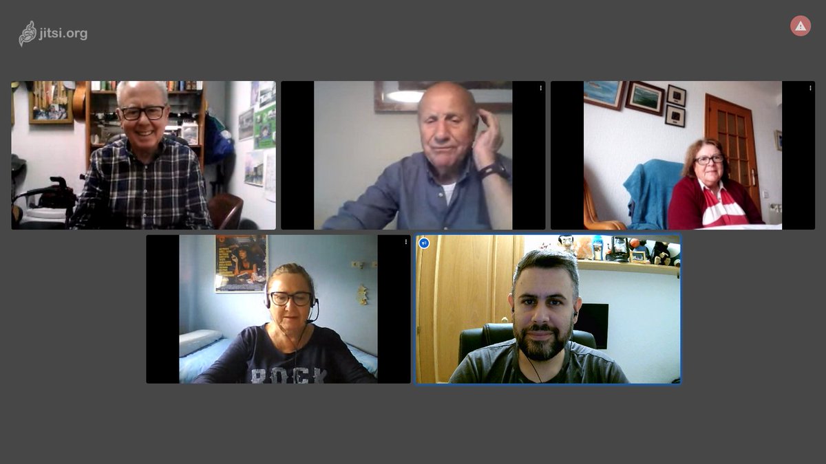 Tornem a fer les classes online.
El taller de memòria i el de videotrucades han sigut els primers tallers que han tornat al format no presencial. Costa una mica, però al final tot surt bé. <a href="/xarxaomnia/">Xarxa Òmnia</a>
#òmniaacasa #xarxaomnia #tallerdememoria