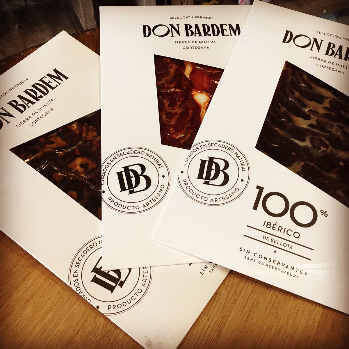 toupinouche's tweet photo. Promo charcuteries ibériques 100% Iberico de Bellota : -20% !

#toupinouche #epiceriefine #épiceriefine #garches #saintcloud #vaucresson #marneslacoquette #suresnes #villedavray #rueilmalmaison #boulognebillancourt #bellota #ibericodebellota https://t.co/1tjDwPzAYH