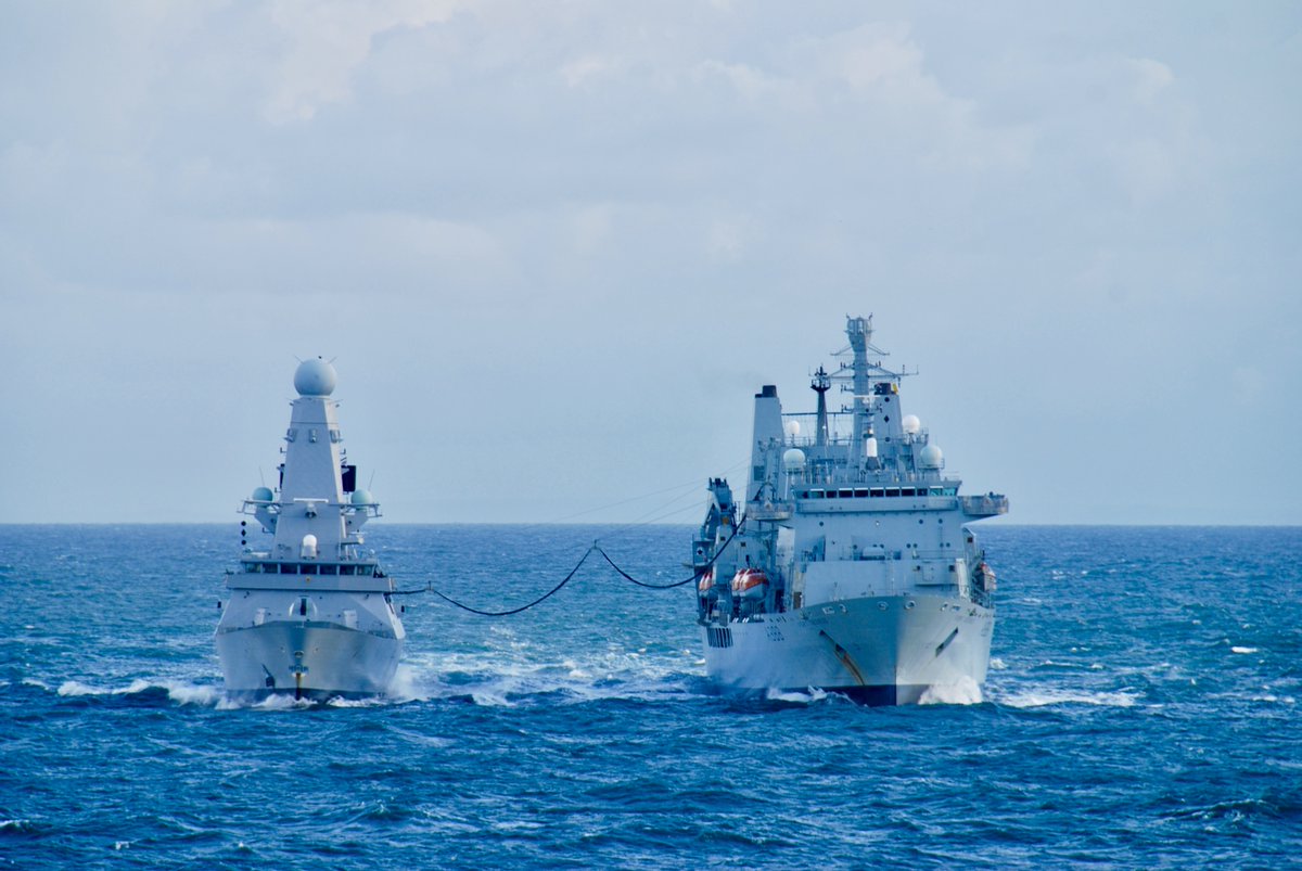 11 years ago finds the late #RoyalFleetAuxiliary FORT GEORGE and @HMSDaring conducting a combined RAS(S/A)(L) in the SWAPPS. FSS very much in the news today