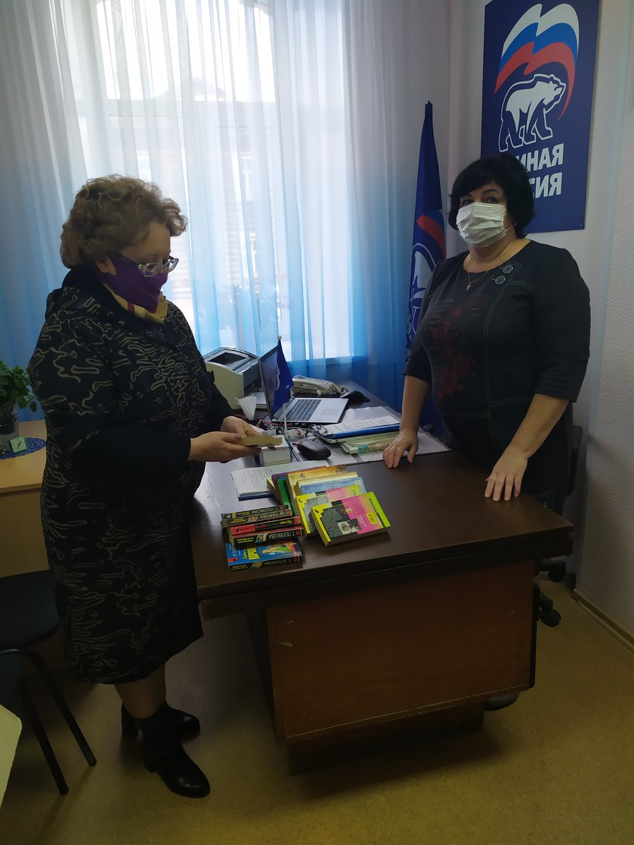 Около 200 книг в рамках акции #Сохраникнигу Южская ОП получила от Ивановской РОП и передала МКУК "Южская МЦБ" Директор Рожкова Н.Н. сообщила, что книги будут направлены в 11 городских и сельских библиотек района.