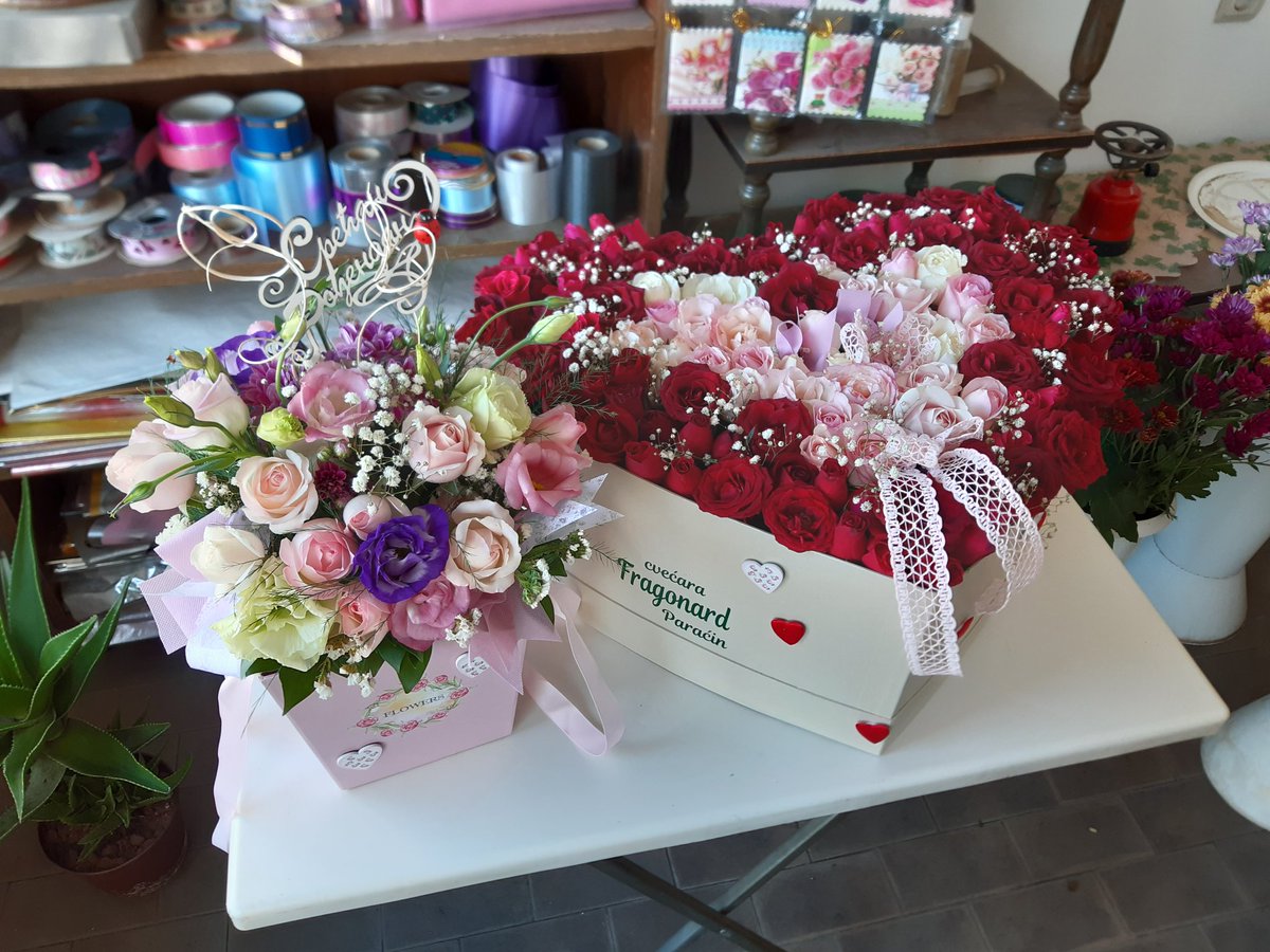 zare_entuzijast's tweet photo. #heartshapedbox #xxlflowerbox #bigflowerbox #roses #whiteroses #redroses #babyroses #sugarloveroses #pinkroses #apricotroses #gypsophila #babyroseribbons #happybirthday #birthdaygift #pinkflowerbox #boxwithhandels https://t.co/WzQP5dbc6g