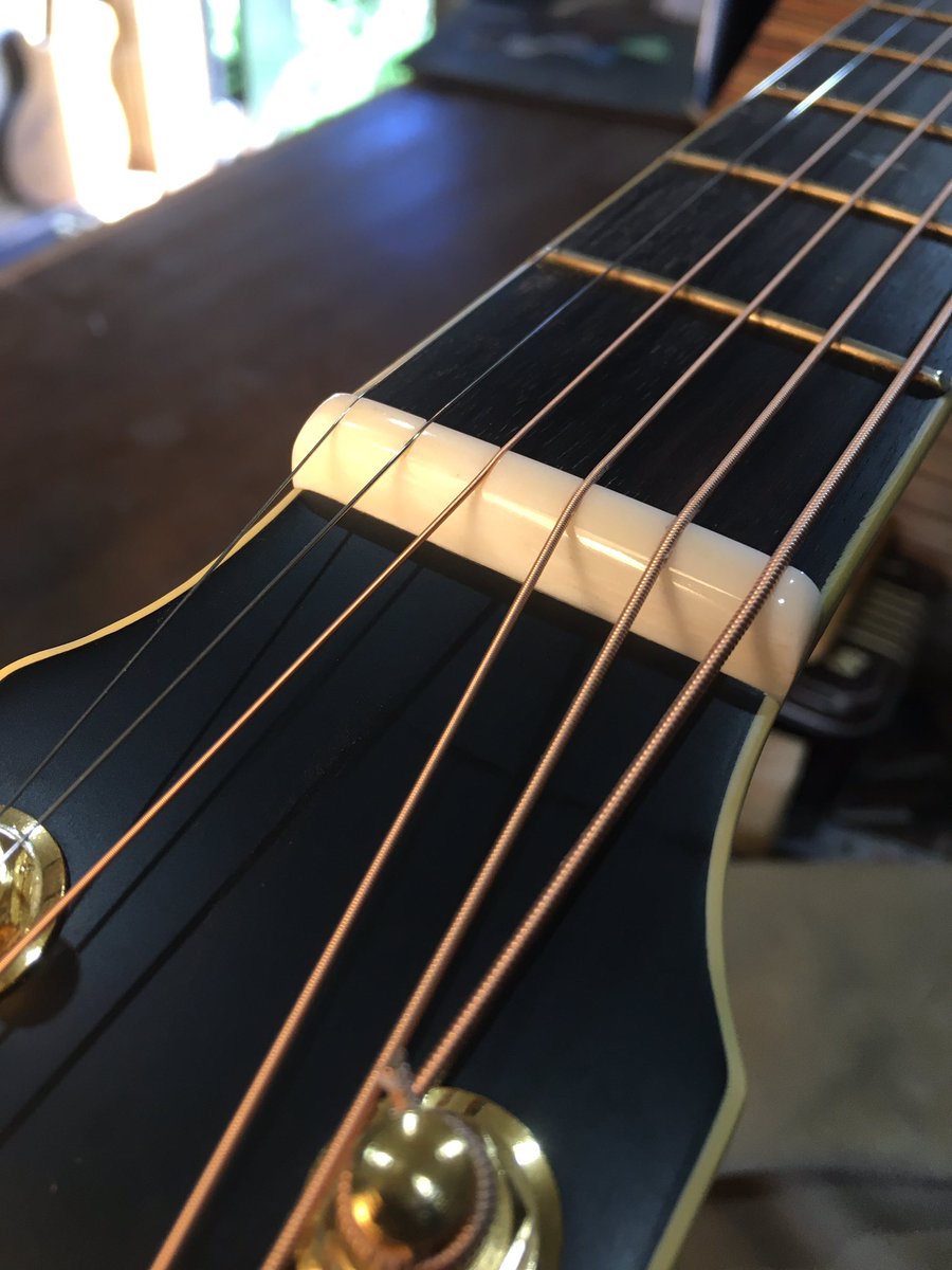 YAMAHAのLL-16のピックガード交換。ベッコウ柄→黒へ。アコギのPGは