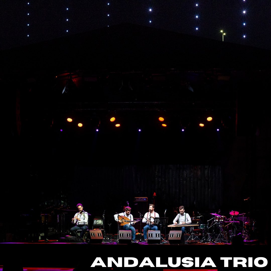 Kardeş Türküler ve konuklar Tuluğ Tırpan &amp; Elina Duni // Andalusia Trio konserini izlediniz mi?

Çocuk (H)aklı albümü ile Grammy Müzik Ödülleri’nde aday olan <a href="/kardesturkuler_/">Kardeş Türküler</a>, aslında 1993'te Boğaziçi Üniversitesi’nde bir konser çalışması olarak başlamışlardı müzik kariyerlerine.