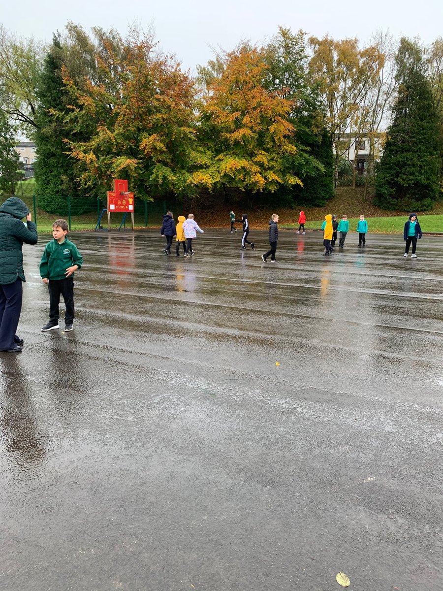 Springwood_Prm's tweet image. #springHarlech are making the most of their wet play.