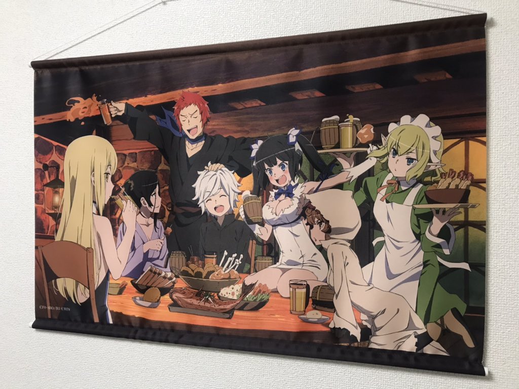 ダンまち世界展 公式 ダンまち世界展オリジナルグッズ紹介 タペストリー 2種 各3 800円 税 サイズ 728 430mm ヘスティアファミリアの酒場での和やかなシーンと ロキファミリアのダンジョンでのクールなシーンがそれぞれ商品化です お部屋を彩る ダンまち世界展 公式 ダンまち世界展オリジナルグッズ紹介 タペストリー 2種 各3 800円 税 サイズ 728 430mm ヘスティアファミリアの酒場での和やかなシーンと ロキファミリアのダンジョンでのクールなシーンがそれぞれ商品化です お部屋を彩る