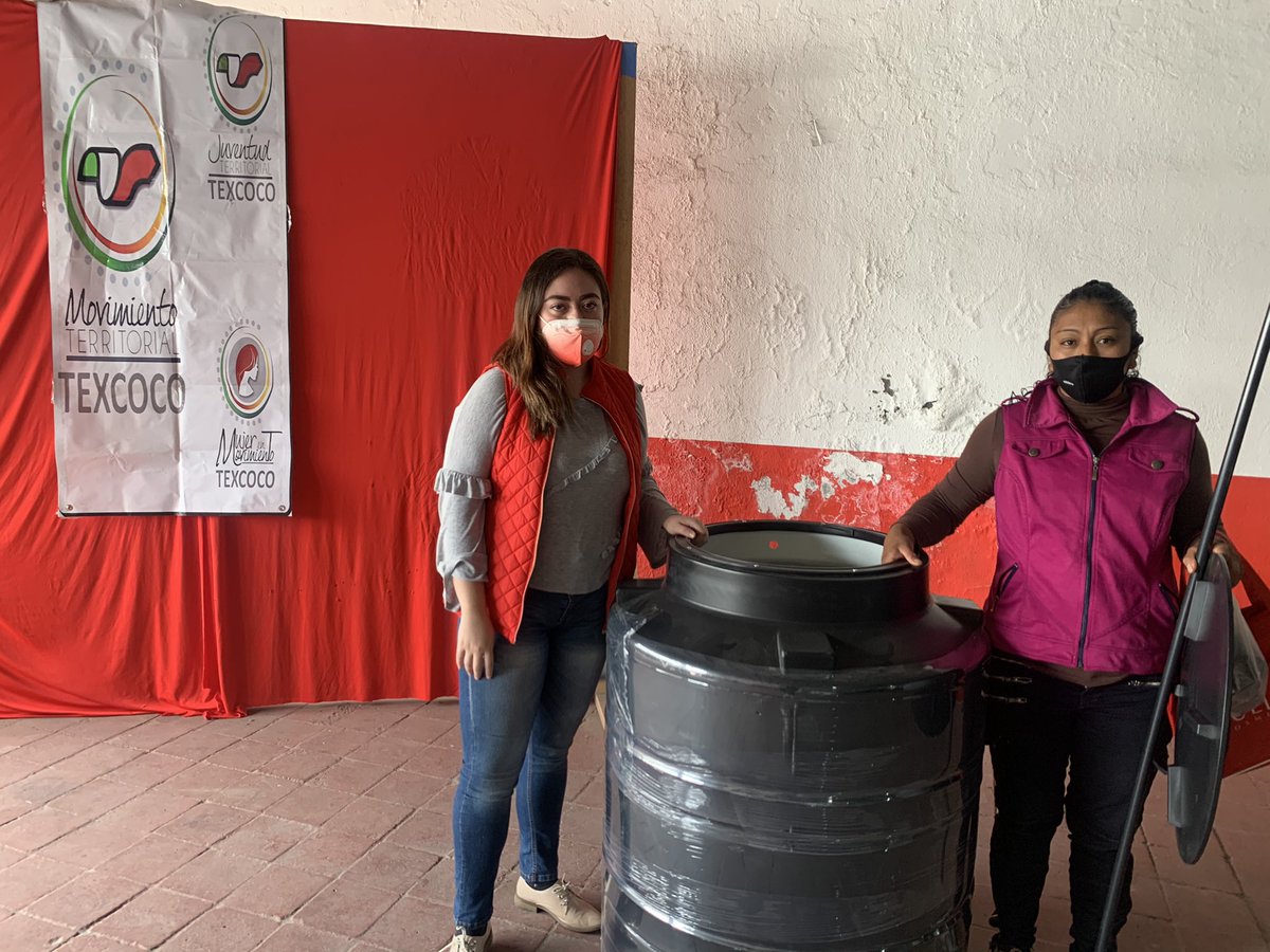 MTtexcoco's tweet photo. Entrega de más de 80 tinacos a cargo de nuestra líder @ChoperenaCruz 💦
#MTTexcoco gestionando y cumpliendo para ti. 

@texcoco_pri @MT_EdoMexico @MT_Nacional @AlejandraDMV @davidsanchezi https://t.co/3HaAuKd1yE