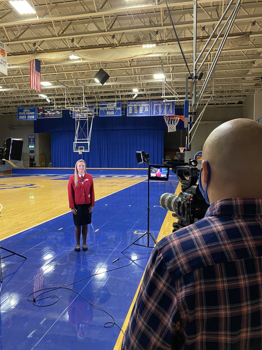 shanbroberts's tweet photo. Kentucky FCCLA State President Alyssa Cracraft brings greetings virtually for the Kentucky Farm Bureau Annual Meeting from The Fieldhouse! #mchsfccla @KentuckyFCCLA @MCHSRoyals1 @MasonCoSchools @alyssacracraft0 https://t.co/T5PxQhrqXY