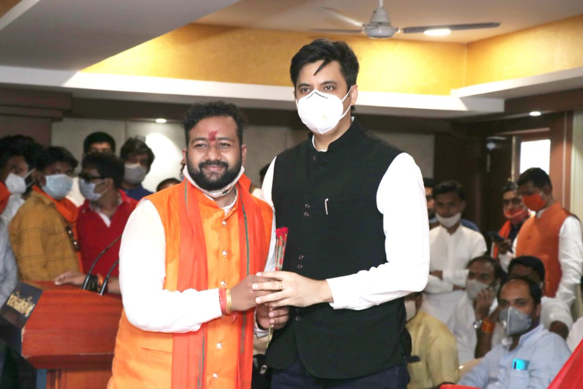 CGAbhishekSingh's tweet photo. आज छत्तीसगढ़ भारतीय जनता युवा मोर्चा के नवनियुक्त प्रदेश अध्यक्ष श्री अमित साहू जी के पदभार कार्यक्रम में शामिल हुआ एवं उन्हें नए दायित्व के लिए शुभकामनाएँ दीं । https://t.co/asj8AqMnkp