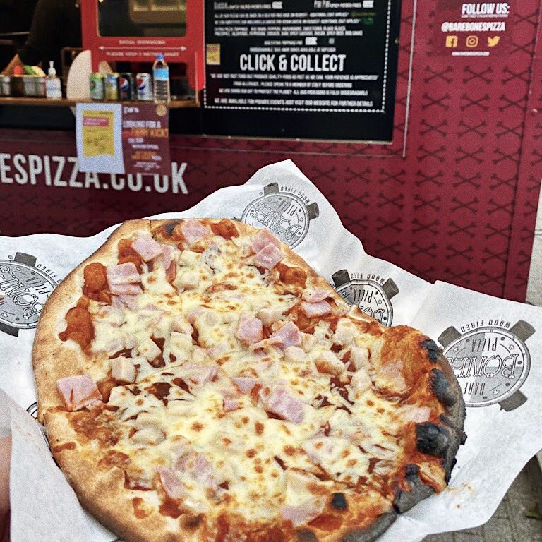 Happy Wednesday! 👋
Feeling the cold today? Head over to @warwickuni and warm up with a slice of our wood-fired pizza. 🍕😍
And for a fiery kick, we’re now serving up our @Pipshotsauce special, the Bloody Mary Pizza, only £9! 🤤🍕 https://t.co/IUTi7jZuur