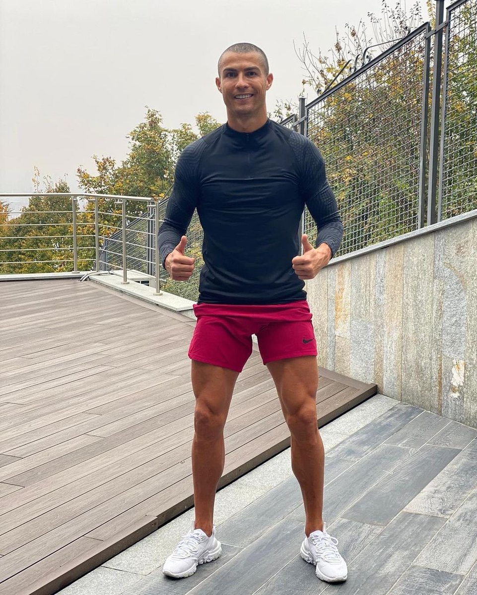 Nouveau look pour une nouvelle vie โ๏ธ https://t.co/NcOEtEdg75