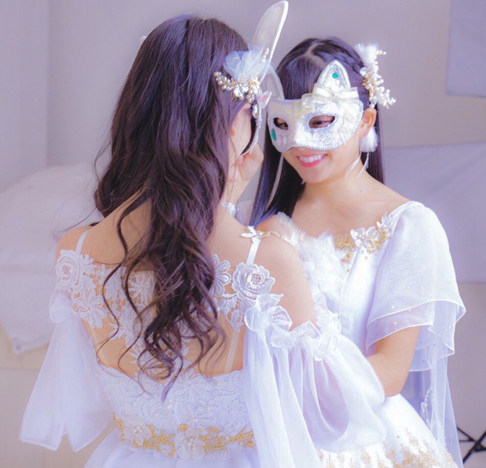 謎のアニソンデュオ Clarisがメディアで素顔初公開 椅子から落ちた 泣いちゃった お2人ともめちゃ可愛いです Togetter