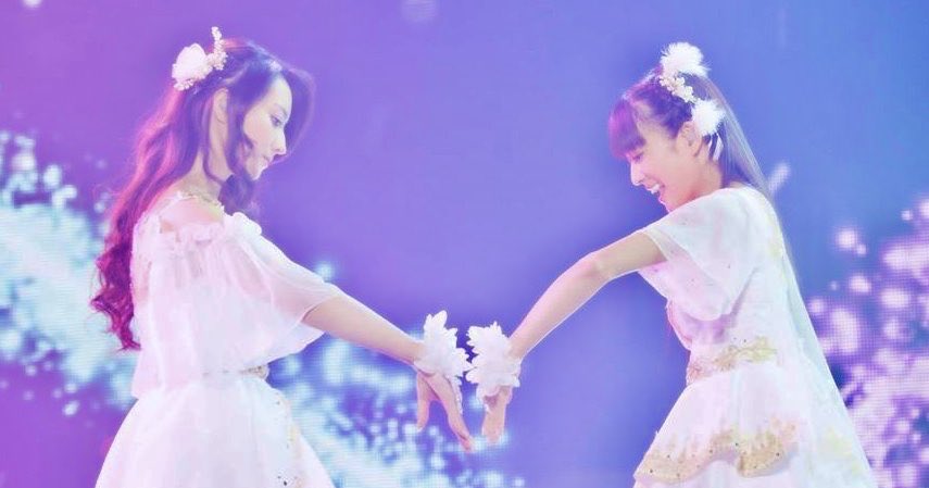 謎のアニソンデュオ Clarisがメディアで素顔初公開 椅子から落ちた 泣いちゃった お2人ともめちゃ可愛いです Togetter 謎のアニソンデュオ Clarisがメディアで素顔初公開 椅子から落ちた 泣いちゃった お2人ともめちゃ可愛いです Togetter