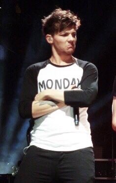 louis tomlinson pouting; a thread