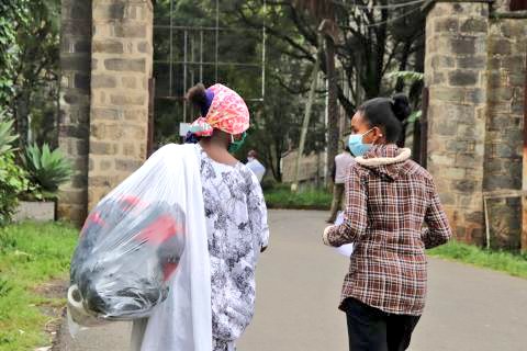 IOMEthiopia's tweet photo. Hundreds of #migrantchildren who've returned to #Ethiopia 🇪🇹 due to #COVID19 are being reunited with their families, thanks to support from @StatePRM.
#MOWCY

READ MORE: https://t.co/D2ZIWf8byF https://t.co/rwhdlrGgAj