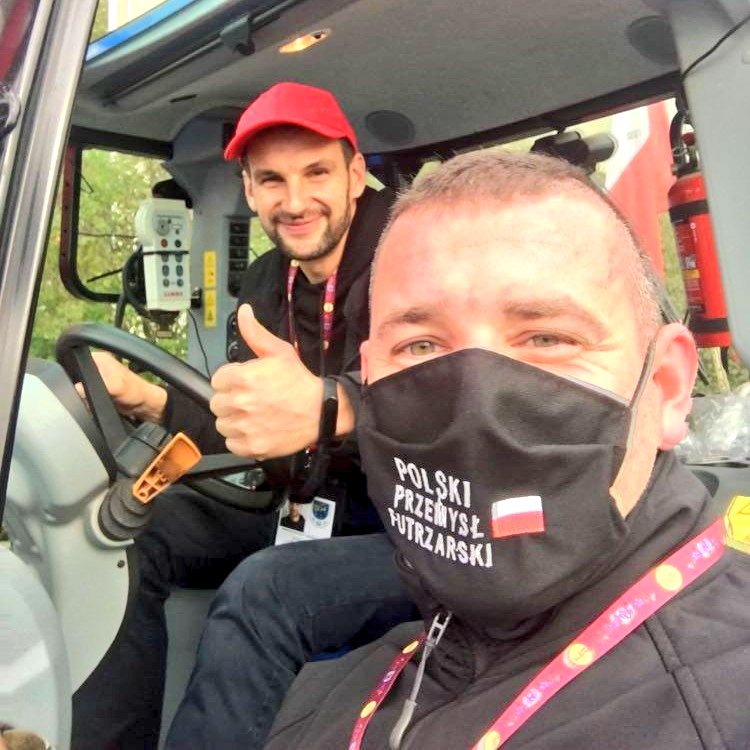 Swiat_Rolnika's tweet photo. | #ProtestRolnikow | Połączyli się, protestują i rozumieją swoje problemy. Brawa dla polskich rolników za mobilizację! 🇵🇱✌ https://t.co/2of2W4u1Wv