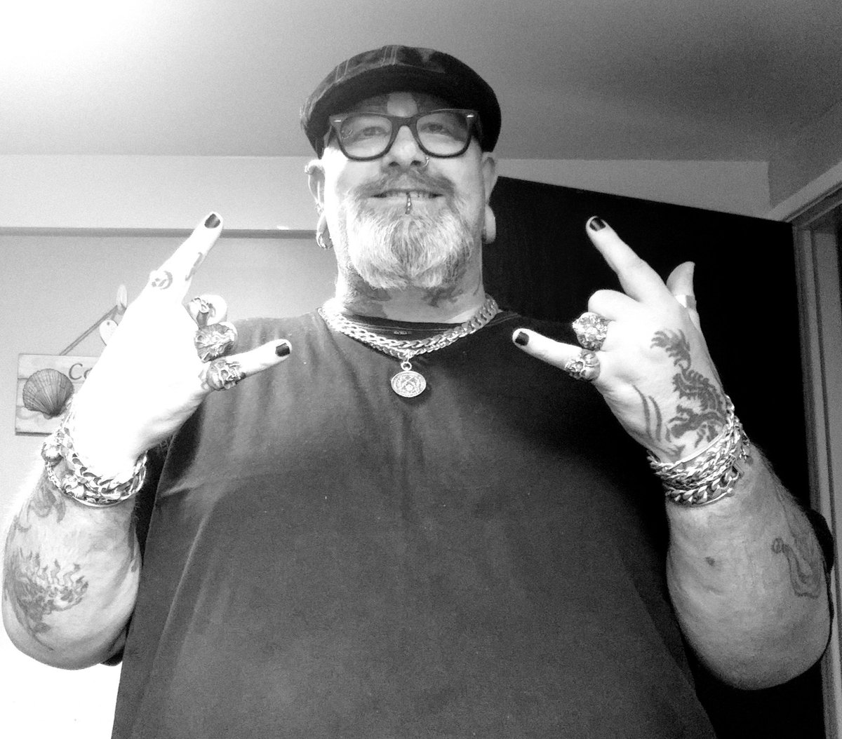 B&amp;WW #thebritishbeardclub #thebritishbeardclubmember #goateesrock #tattooed #bigsilvo