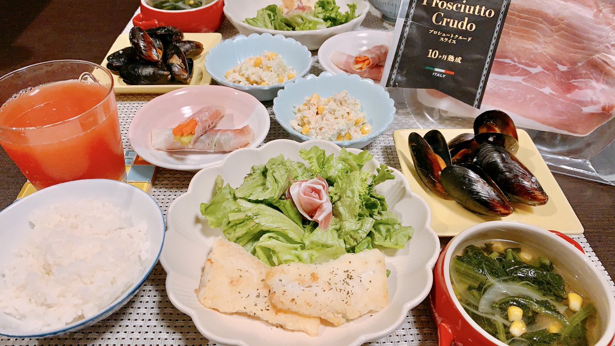 HotsuKitchen's tweet photo. 今日のごはん💁♀️
⭐️アスパラにんじんの半生ハム巻き🥓
⭐️カレイのムニエル🐟
⭐️生ハムサラダ🥗
⭐️ムール貝のガーリック酒蒸し🧄
⭐️ツナマヨコールスロー🌽
⭐️野菜たっぷりコンソメスープ🥬
生ハムいただきました❤️
とろける食感で美味です〜
#成城石井 #プロシュートクルードスライス #menumagazine https://t.co/MYFMeg8uZp