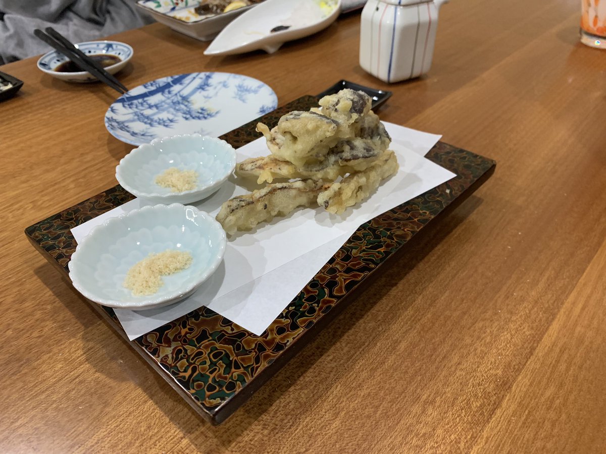 hello_kiddie's tweet photo. 今年初の松茸 https://t.co/KKE9gFaK2Z