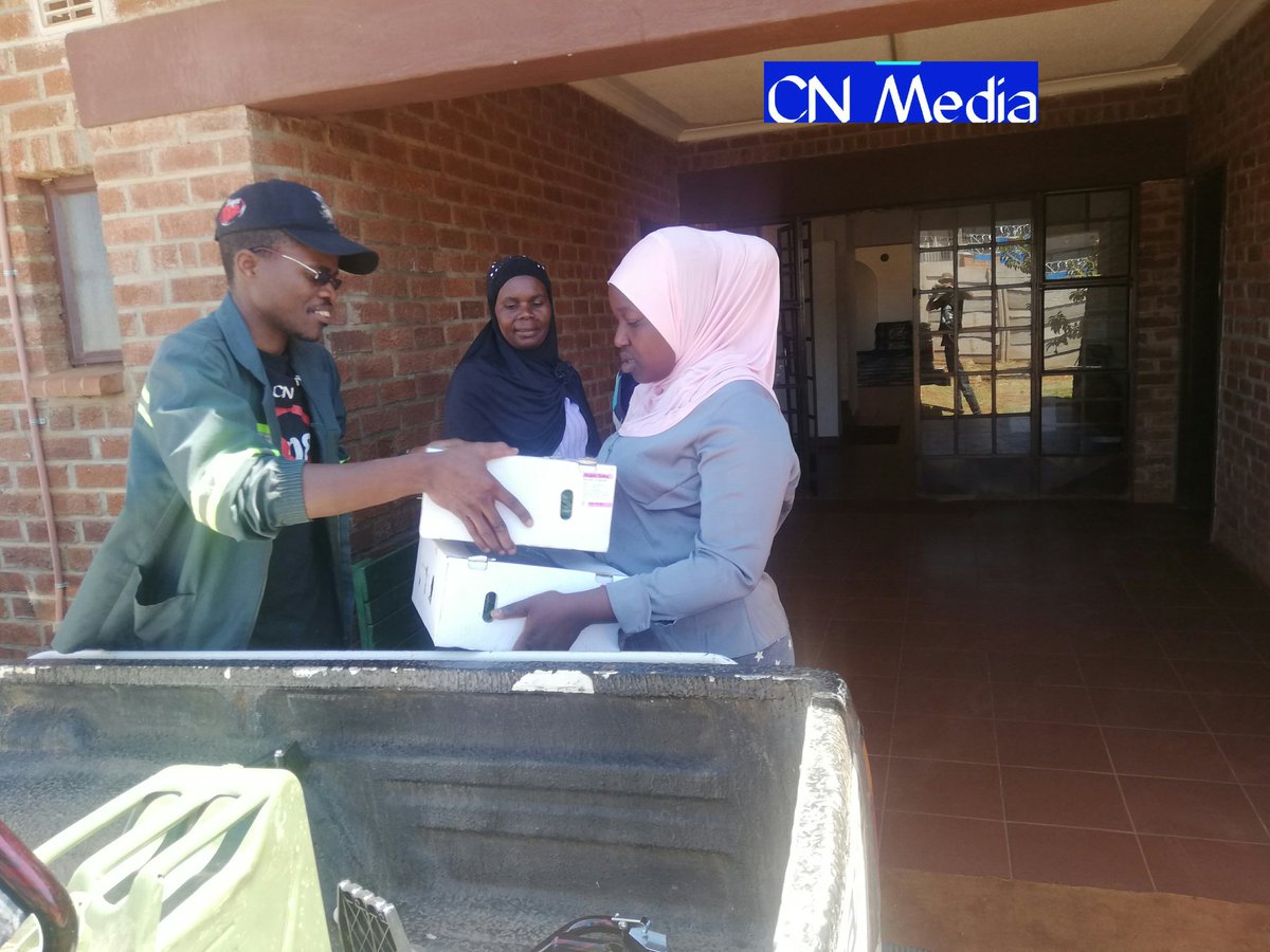 NorthHarare's tweet photo. delivering sugar snaps to our soup kitchens, thanks to miraclemissions for standing with us and to the HECT for the wonderful work they doing.
#DevelopingHarareNorth
#CommunitySolutions https://t.co/fSze5ykyj9