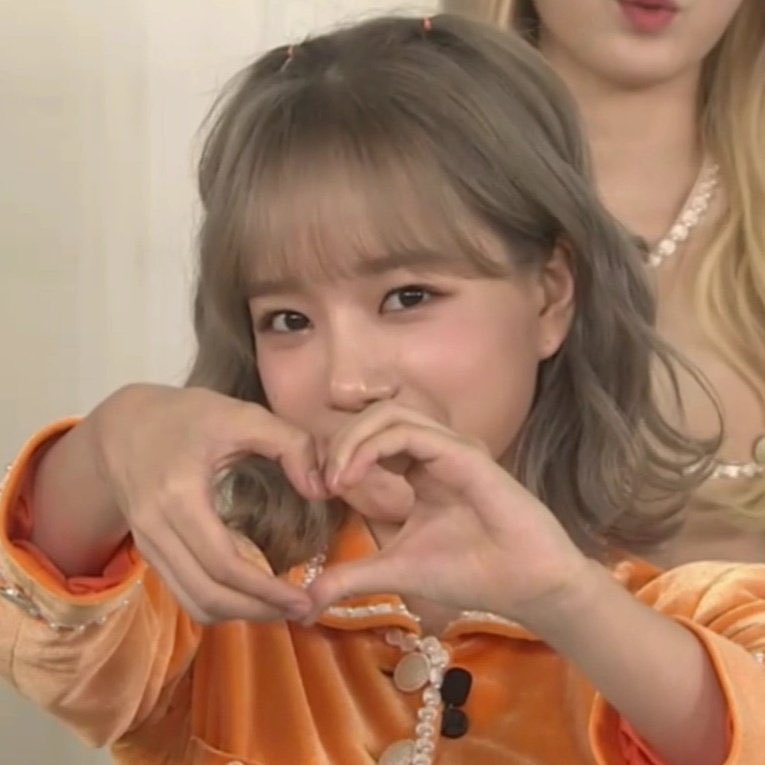 JOYURI_011022's tweet photo. 이 아기 뭐지요 ?? 🥺 헤어 스태프 분 자꾸 유리를 애쉬뽀삐로 스타일링 해놓으시는데 정말 감사합니다 https://t.co/DxOyYBjeCJ
