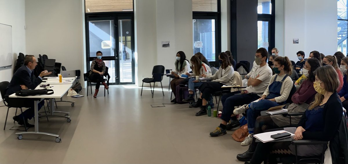 Le rôle de la #democratie dans les #transitions ? La place du #collectif et de l’#individuel dans l’#engagement ? <a href="/PascalClouaire/">Pascal Clouaire</a>, vice-président de <a href="/GrenobleAlpes/">Grenoble Alpes Métropole</a>, donne des pistes de réflexion aux étudiants de <a href="/CitizenCampus/">CitizenCampus</a>