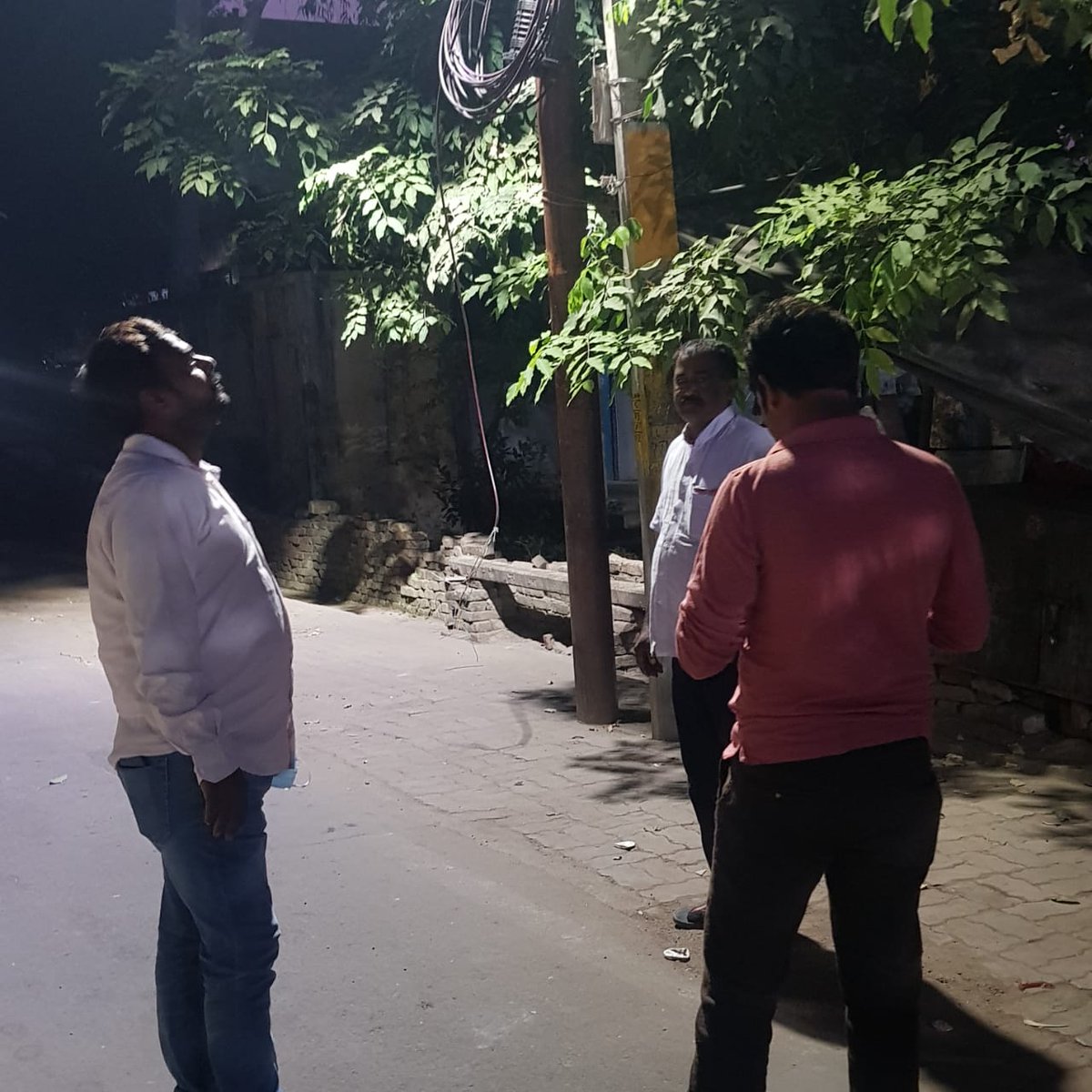 JK_PANDEY1964's tweet photo. आज दिनांक २१-१०-२०२० को प्रातःकाल विद्युत नगरीय वितरण मण्डल -७ लेसा सीस लखनऊ के आलमबाग एवम् वृंदावन खण्ड के अन्तर्गत विद्युत चोरी के विरूद्ध औचक चेकिंग की गई जिसमें चार अदद विद्युत चोरी के प्रकरण मिले।@UppclChairman@MVVNLmd https://t.co/RQPXjKacUr