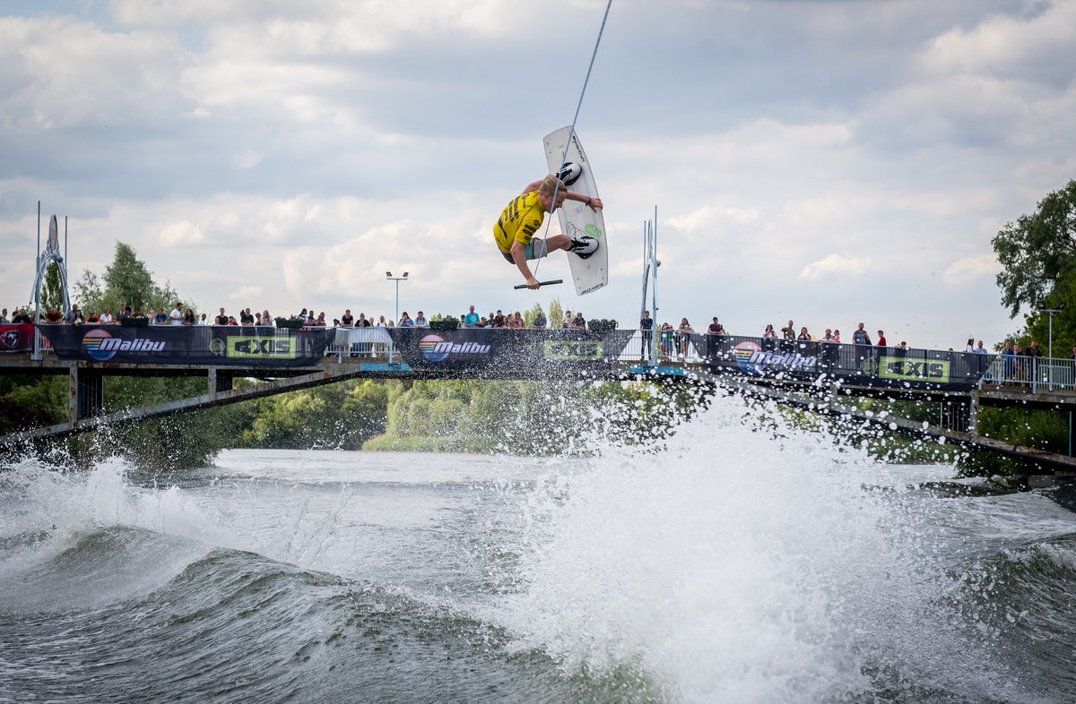 Dan Nott <a href="/DanNottWake/">dan nott</a> on his way to 🥇 at the 2019 Malibu Boats UK Nationals 🇬🇧 Dan is sponsored by <a href="/ronixwakeboards/">Ronix-Wakeboards.com</a> #ronix #ronixwakeboards @watersportsworlduk  @quayswakeandski #quayswakeandski #mastercraft @mastercraftboatsuk <a href="/TheGreenParrot1/">The Green Parrot</a> 
📷 <a href="/MantisProMedia/">Mantis Pro Media</a>