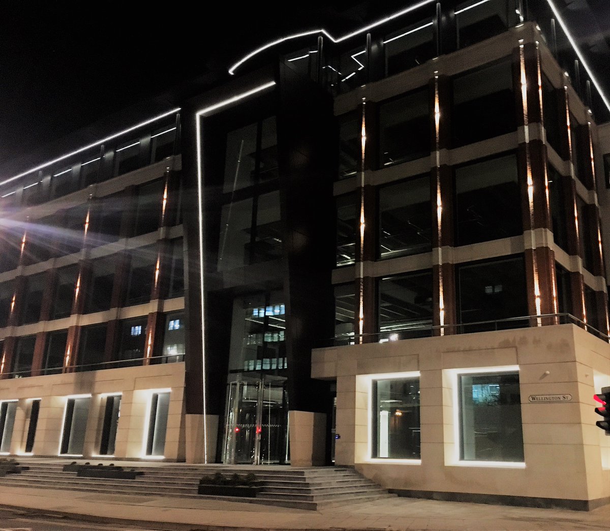 33 Wellington Street, Leeds is looking great in this recent night shot. Formerly known as Benson House, Quest were engaged by @GMIConstruction to do new curtain walling, large floor to ceiling windows and three new feature entrances.
#questisbest#zeroinonsafety#wellingtonstreet