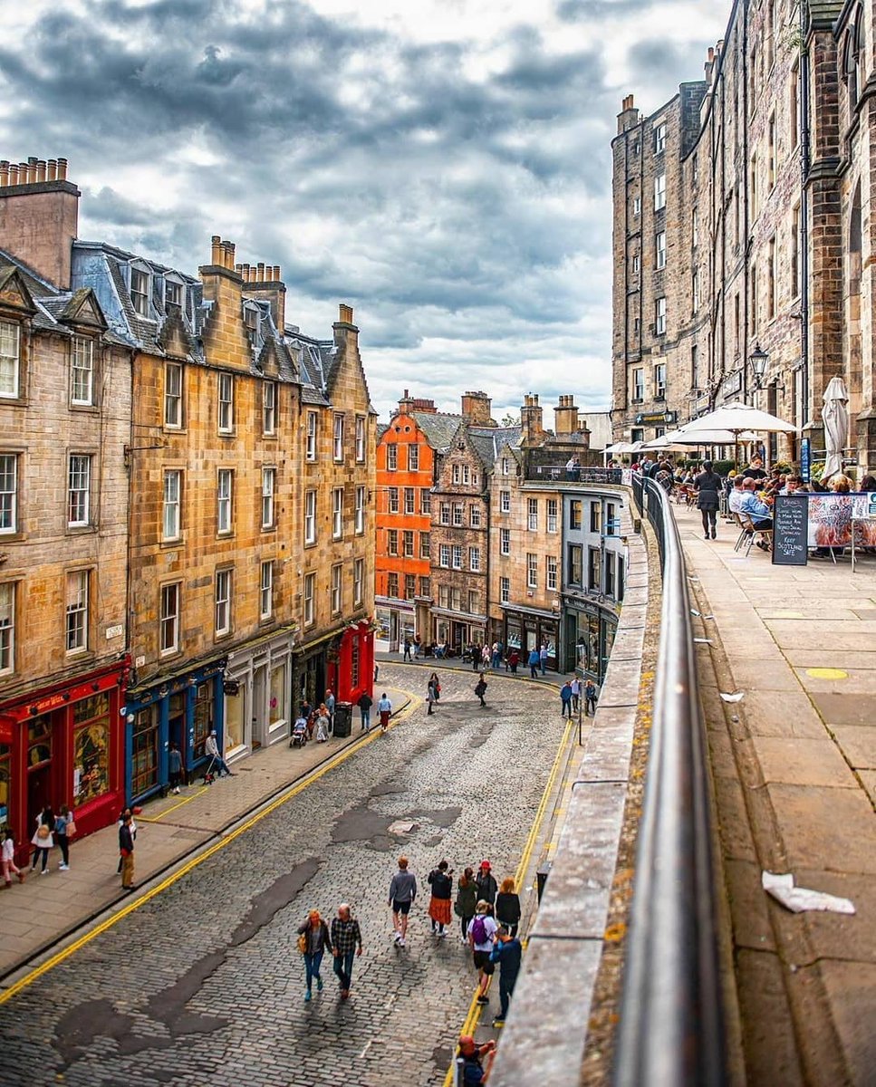 Victoria Street - The most photographed location in Edinburgh and inspiration for J.K Rowling’s Harry Potter! ✨
📸: Timdrew_