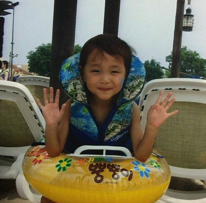 WSqueerell's tweet photo. "it all start from home" 🏡🌻

Kgk pnya Fto Kecil,Tpi pengen Ikutan jga!🤧
Jdi Yah Ambil Foto Ijazah TK!😔💚
@NCTsmtown @NCTsmtown_127
@NCTsmtown_DREAM

 #NCTFromHomeChallenge 
#FromHomeChallenge https://t.co/pYMyeCS4Kp