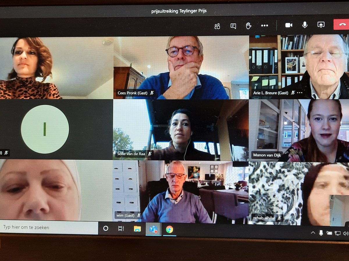 De tweede winnaar van de Teylinger Prijs is bekend! In een online bijeenkomst kreeg Stichting Kookkracht de prijs uitgereikt. In deze organisatie koken Syrische vrouwen heerlijke gerechten op locatie. welzijnteylingen.nl/paginas/lees/1…
#teylingen #teylingerprijs #vrijwilligers #verbinding