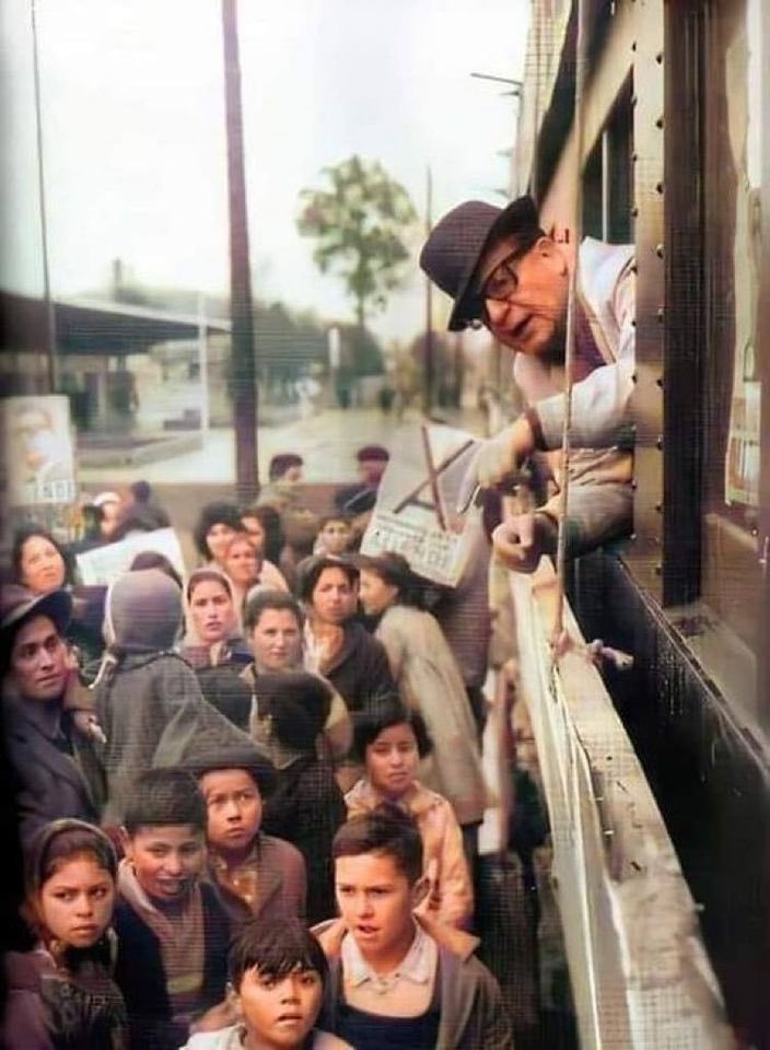 Conoce la Constitución propuesta por Allende

“Todo trabajador tiene derecho a una remuneración mínima que le asegure, a él y a su familia, una existencia digna, garantizando la satisfacción delas necesidades alimenticias, de vivienda, vestuario, educación, recreación y descanso”