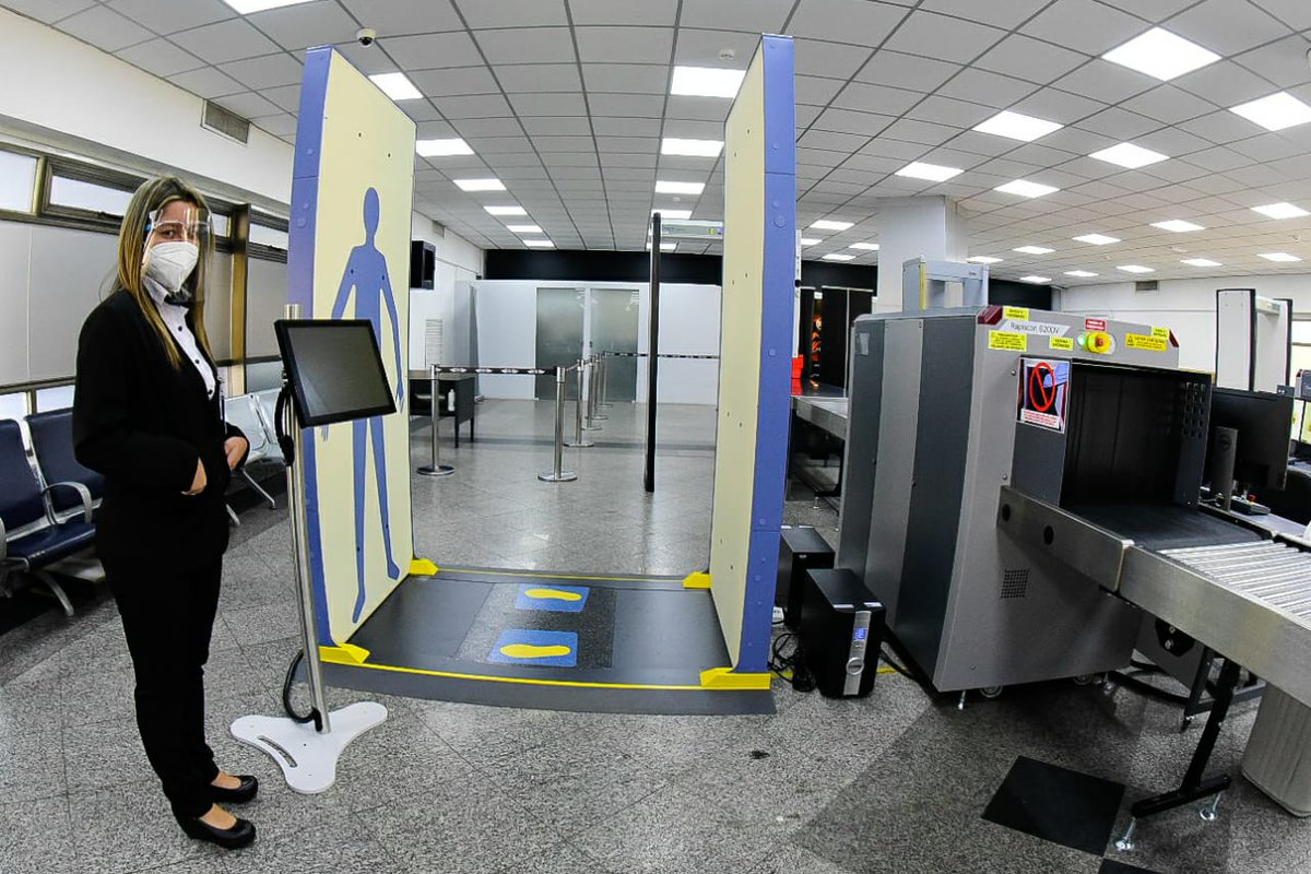 Desde hoy, nuestros aeropuertos están abiertos nuevamente para vuelos regulares, bajo nuevos protocolos sanitarios. Seamos responsables, sigamos cuidándonos entre todos.