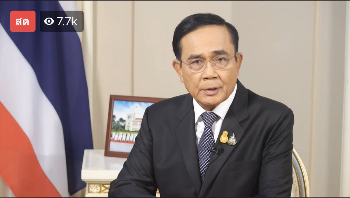 แม้แต่แถลงการณ์ยังไม่สดเลย อ่านแต่ prompters พูดแต่ว่าปชช.ใช้คีมขนาดใหญ่ทำร้าย จนท. จากนั้นพูดถึงเรื่องการใช้รถฉีดน้ำแรงดันสูง บอกว่าแจ้งให้ทราบล่วงหน้าทุกครั้ง สรุปคือเมิงพูดถึงแต่ฝ่าย จนท.ถูกกระทำสินะ #ม็อบ21ตุลา #คณะราษฎร63 #ประยุทธ์ออกไป #ปล่อยเพื่อนเรา #อนุสาวรีย์ชัยสมรภูมิ https://t.co/whcWve6TGy