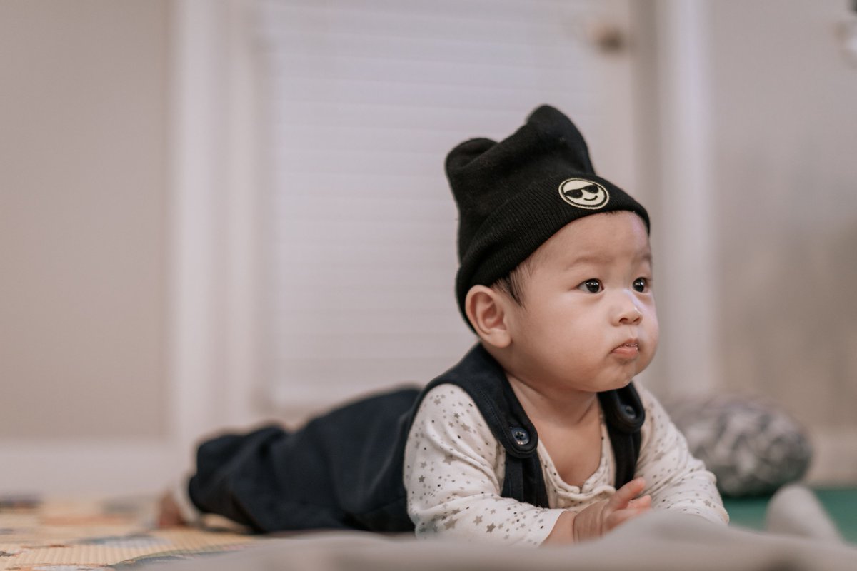 InjuryFreeKids's tweet image. Tummy to play, back to sleep. Babies need tummy time, but think of it as play time. When getting to the business of sleep, the safest position is laying on the back, on a firm surface, without any toys or loose bedding. #BackToSleep #SafeSleep