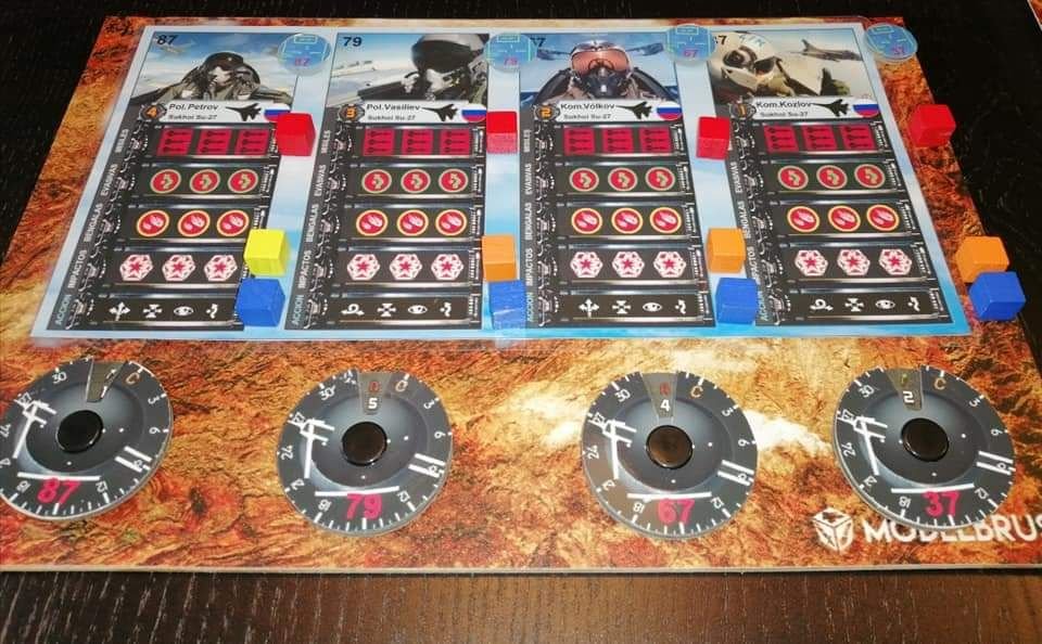 RepublicaLudica's tweet photo. Nuestro republicano motrileño, Antonio Vázquez, ha creado con su hermano este juego combinando mecánicas de #StarWarsXWing y #WingsOf Glory. Cómo nos alegramos de contar con gente tan maja y creativa en nuestra república😍 Y qué ganas de probarlo el próximo verano 🤩 https://t.co/vwZIWaNYY8