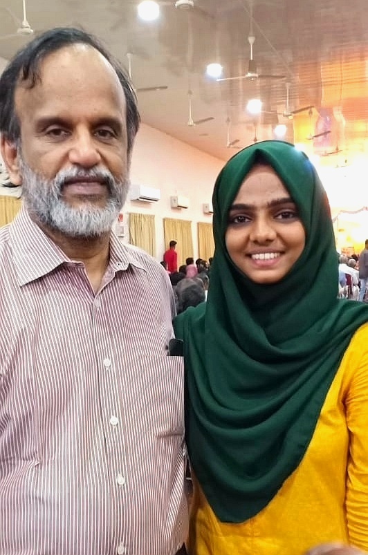 VidyadhanIndia's tweet photo. Vidyadhan Scholar Safwana is a MBBS student from Kerala.
Got recognized for her outstanding Care and Service at Cochin Cancer Society by Dr V P Gangadharan 
https://t.co/EiECDpQGzT  

https://t.co/PSFU7SzD7Y

#VidyadhanScholars #SuccessStories #TransformingLivesThroughEducation https://t.co/JdBhTeUqBu