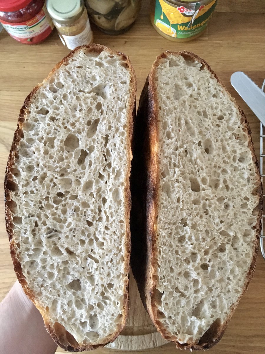 mrgn_eats's tweet photo. 🍞141: 85% Manitoba bread flour, 15% whole wheat. 82% hydration, 2.2% salt, 0.4% yeast.

The hydration level was too high for this flour mixture, making the dough very loose and difficult to handle after regarding.

Great spring and taste https://t.co/OvvMCkUJpn