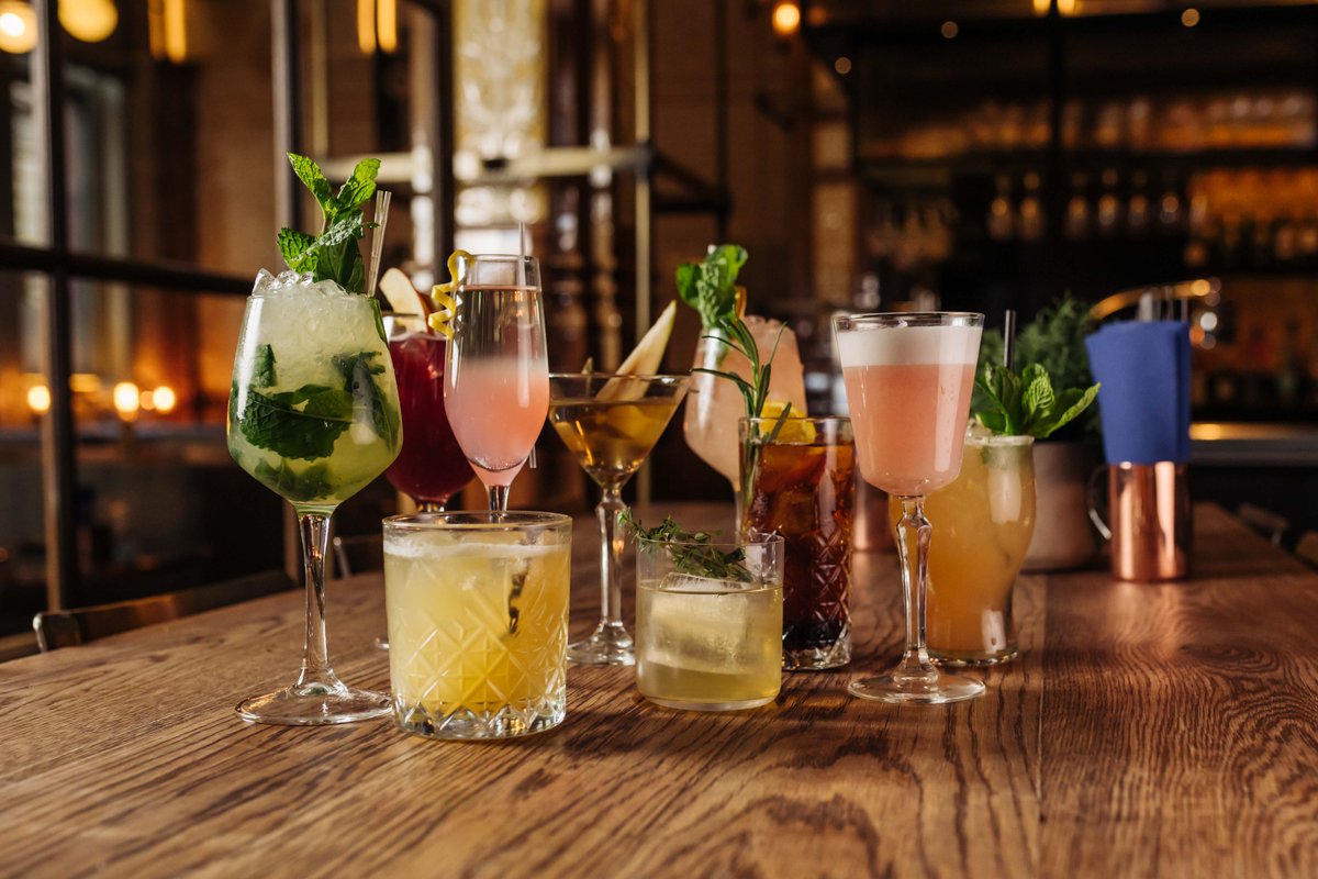 Making the most of drinks in the Public Bar before the new rules 🍸 Don't forget you can still book in for this weekend; we're serving Brunch, Sunday Roasts, and the usual delicious Voltini plates. Head to our website to book!