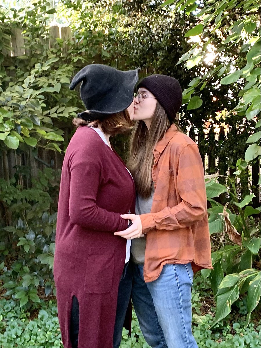 My girl and I ready for #Halloween 👻 🎃 #lesbiansoftwitter #LGBTQ #LGBTQoftwitter I’m the cutest pumpkin :3