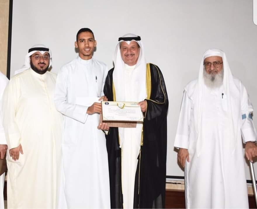 رحم الله شيخنا فضيلة الدكتور: فلاح مندكار وأنزله منازل الأبرار مع الذين أنعم عليهم من النبيين والصديقين والشهداء والصالحين وحسن أولئك رفيقا
إنا لله وإنا إليه راجعون .