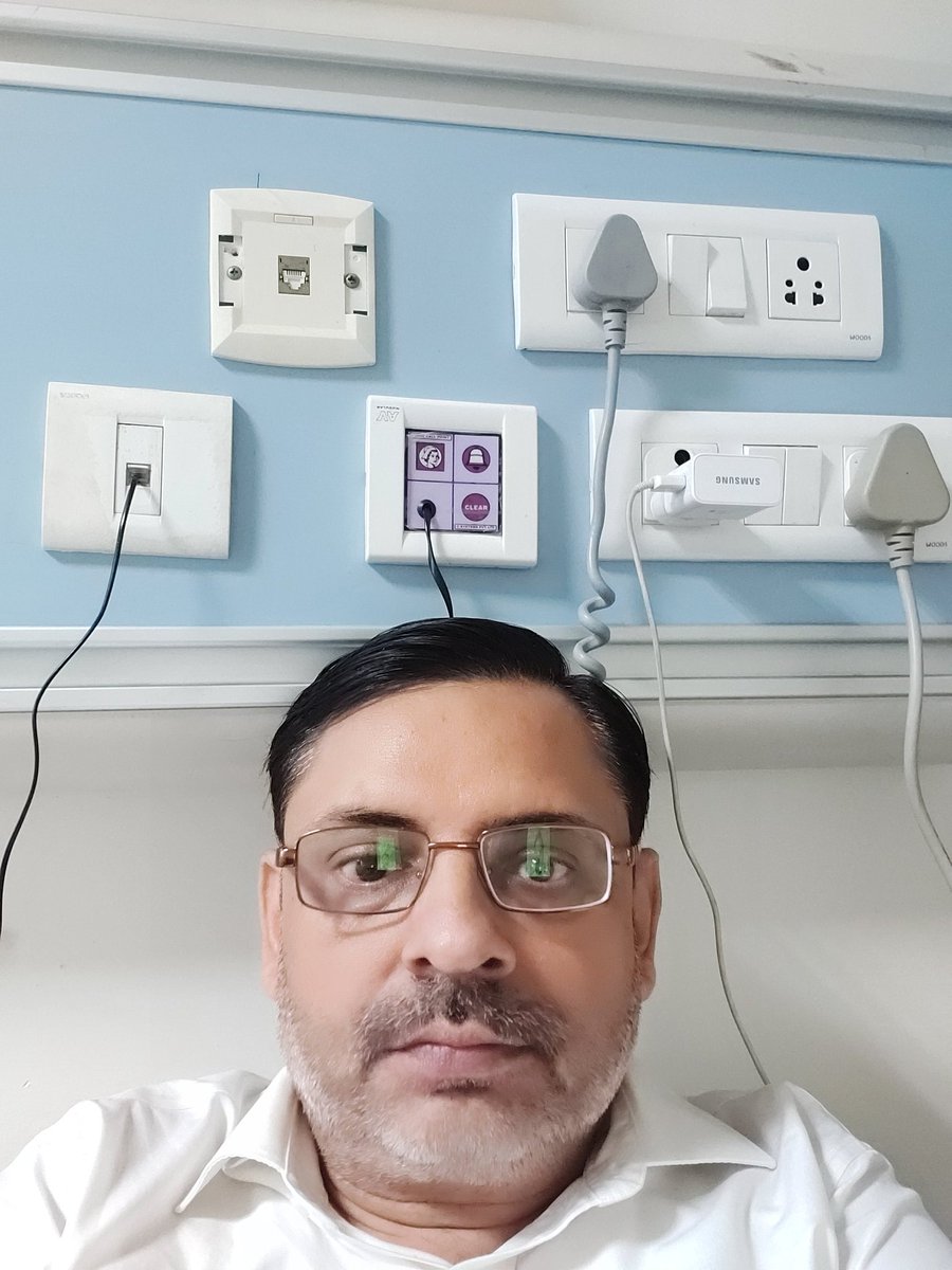 praveenskapoor's tweet photo. मेरे #COVID19 Positive होंने की सूचना मिलते ही स्वास्थमंत्री @drharshvardhan ने तुरंत मुझे अस्पताल मे भर्ती करवा परिवार को आश्वस्त किया।

एक छोटे कार्यकर्ता के लिये इतनी चिंता कर Dr साहब ने श्री केदार नाथ साहनी-श्री मदनलाल खुराना के युग की याद दिलाई जो पार्टी को कुटुम्ब मानते थे। https://t.co/JRnpbhCgTS