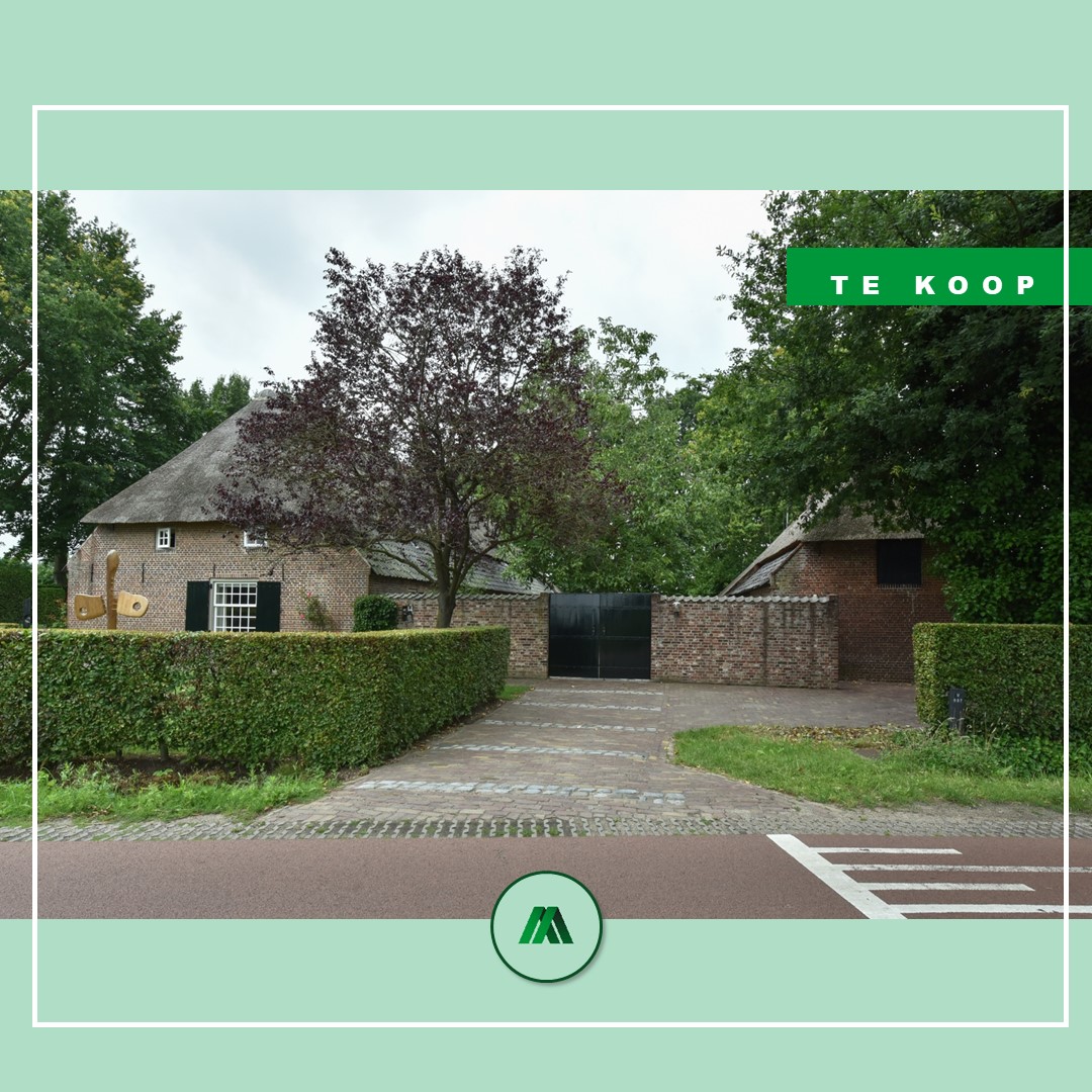 NIEUW! Boterwijksestraat 10 in Oirschot. Een sfeervolle, rietgedekte woonboerderij met atelier, bijgebouw en omgeven door een prachtige tuin. Uitstekend onderhouden rijksmonumentale woning op werkelijk schitterende locatie aan de rand van het dorp.