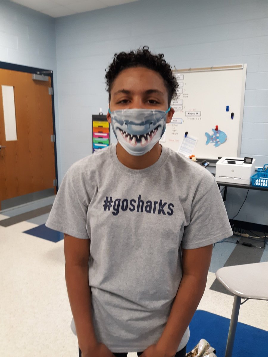 helpmeronda76's tweet photo. Colgan High School Spirit Day, dress in your costume. We have a shark, a ghost, and a wrestler. #finfriends #colganhighschool https://t.co/pnZGsAcBmL