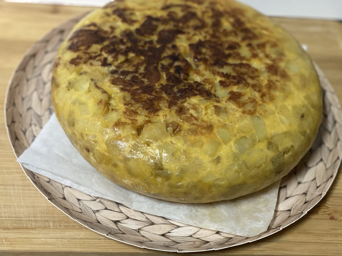 lisicarocook's tweet photo. Otro encargo más... algo estaré haciendo bien¡ tortilla de patata con cebolla
#tortilladepatatas #unclasico #dondevatriunfa #Andalucia #Sevilla #Receta #comida https://t.co/H2Rv4n9WaR