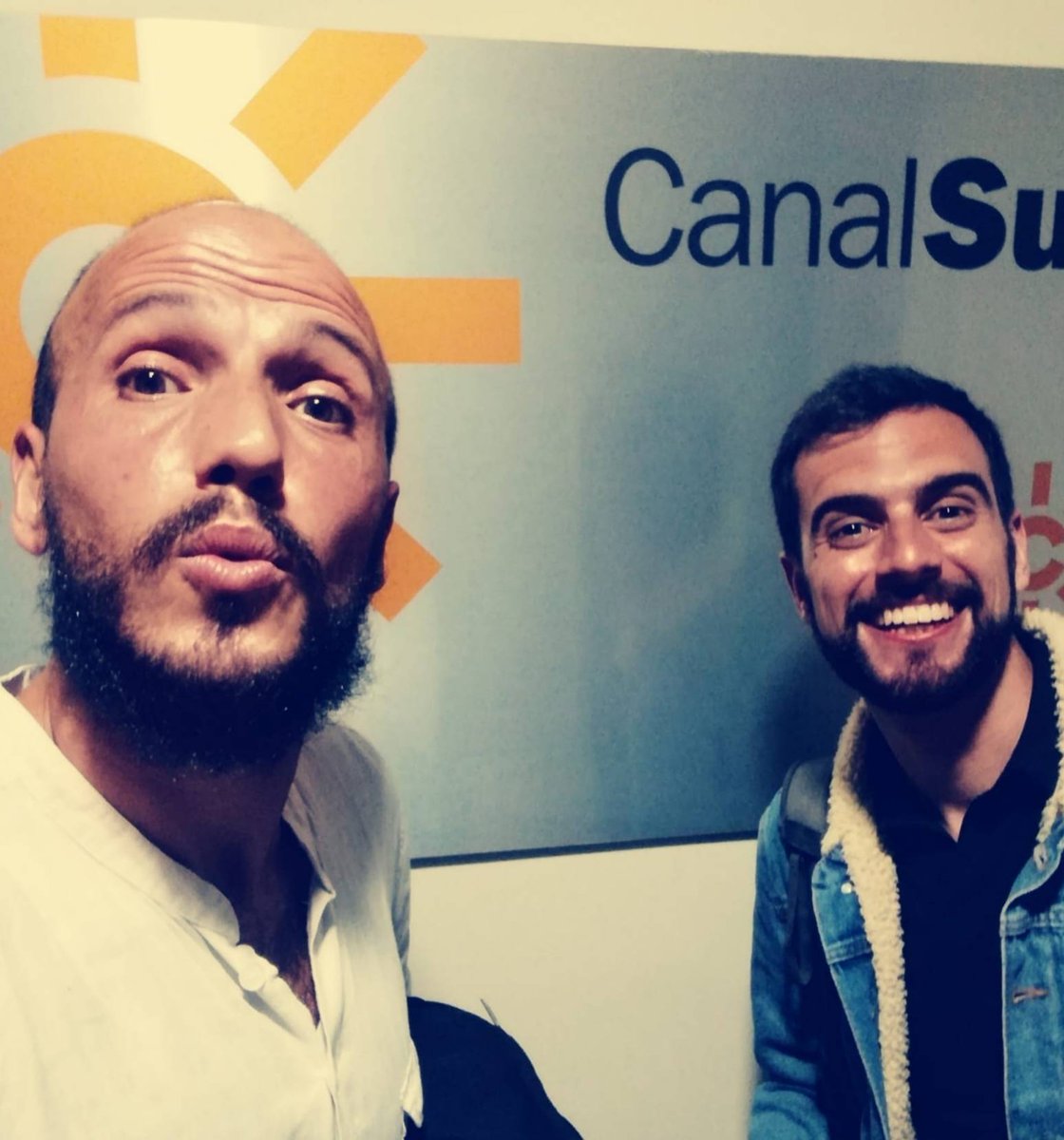 Ayer estuvimos echando un ratito muy agradable con lo compañeros de <a href="/CanalSurRadio/">Canal Sur Radio</a> en el programa de #LaNocheConRafaCremades, hablando de la Impro y de nuestro espectáculo de este sábado en el @elteatrodetriana

Entradas en improductivos.com