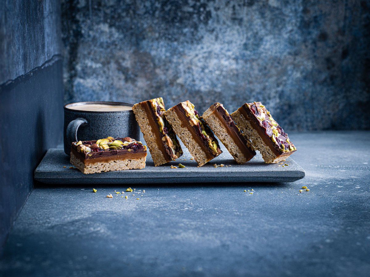 bakedbycakehead's tweet photo. Feeling peckish? π Our all butter flapjack is topped generously with a rich, luxurious layer of caramel and smooth Belgian milk chocolate, which is sprinkled liberally with almonds, pistachios and cranberries. Tempting right? π #foodie #delicious #cakehead #foodie #snack https://t.co/Yv4INhtHGw